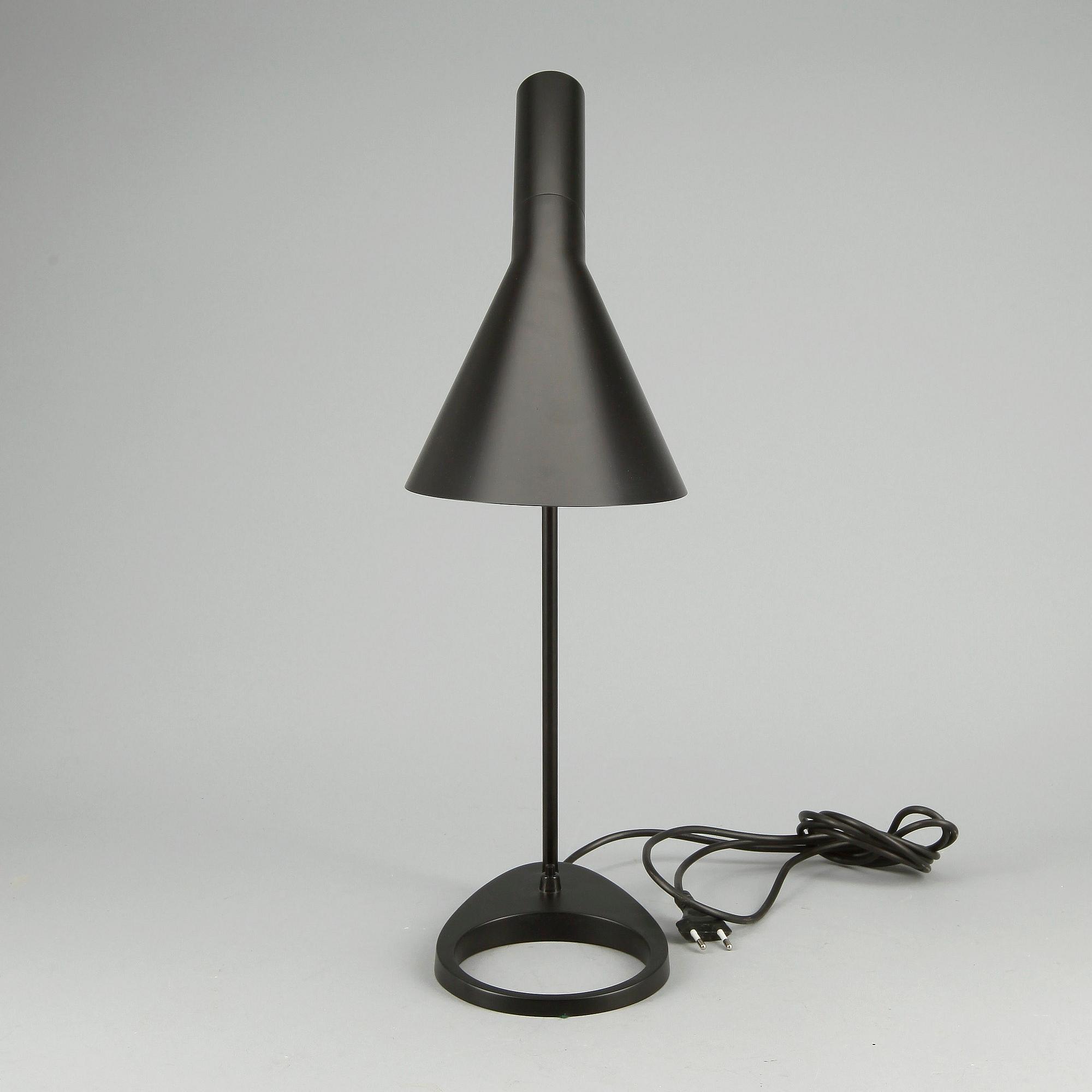 BORDSLAMPA, "AJ", Arne Jacobsen för Louis Poulsen.