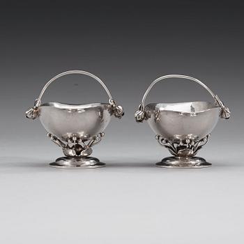 GEORG JENSEN, skålar, ett par, Köpenhamn ca 1915-21, design nr 235,