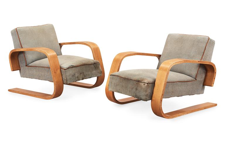 A pair of Alvar Aalto 'no 400' birch armchairs, O.y Huonekalu-ja Rakennustyötehdas A.B for Artek, Finland ca 1939.