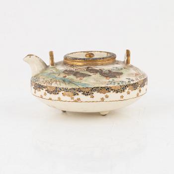 A small Satsuma teapot, probably Meiji (1868-1912).