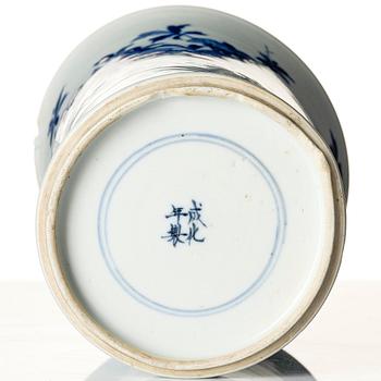 A blue and white brush pot, Qing dynasty, Kangxi (1662-1722).