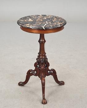 PELARBORD, nyrokoko. 1800-talets andra hälft.