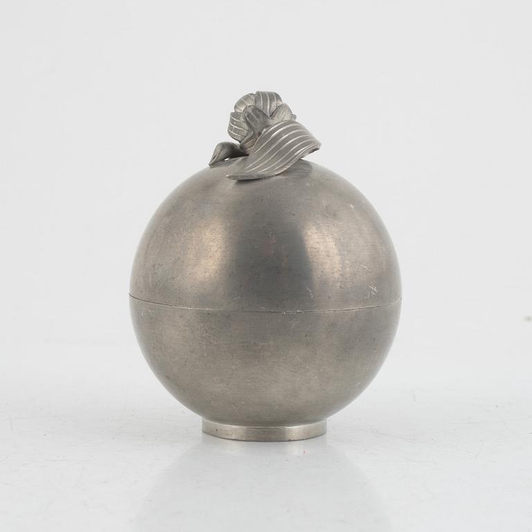 Nils Fougstedt, a pewter bonbonniere, model "A 999", Firma Svenskt Tenn, Stockholm 1930.