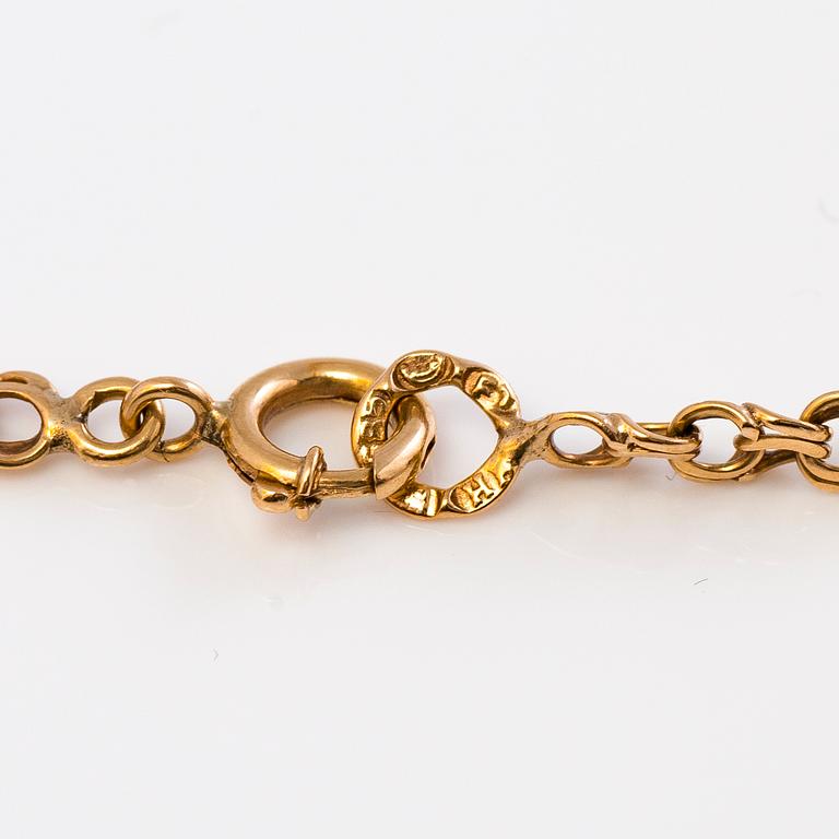 A 14K gold bismarck necklace.