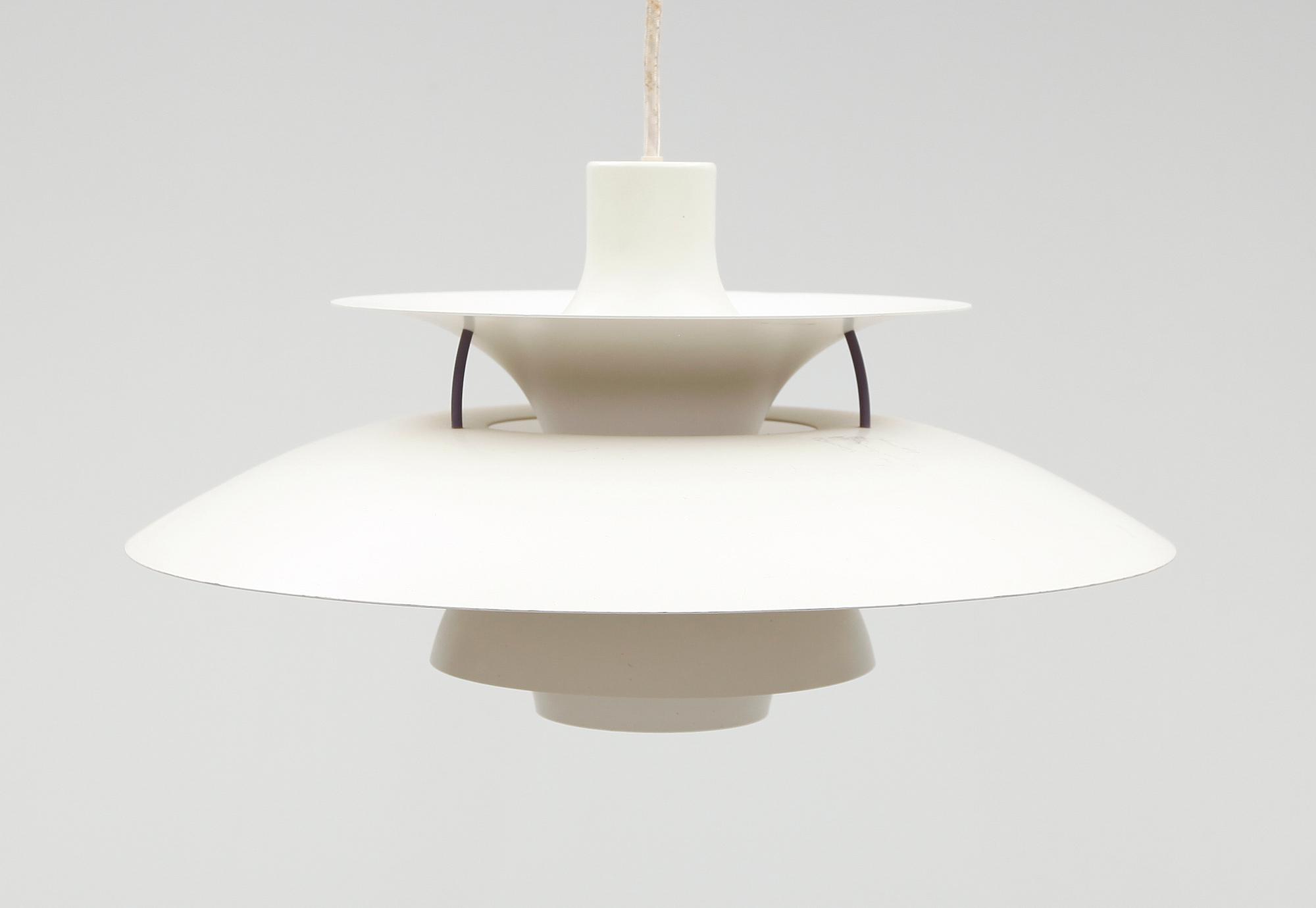 TAKLAMPA, "PH 5", Poul Henningsen för Louis Poulsen, Danmark.