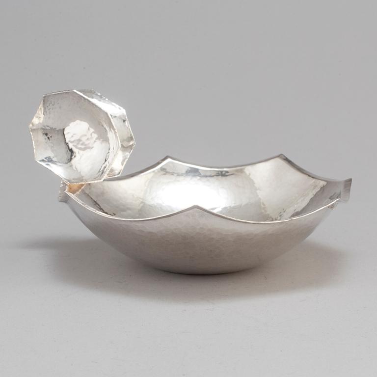 CLAËS E. GIERTTA. Skål, sterlingsilver, Stockholm 1974.