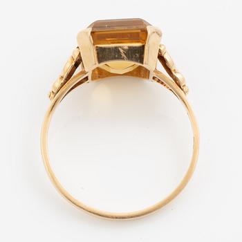 Ring 18K guld med en fasettslipad citrin.