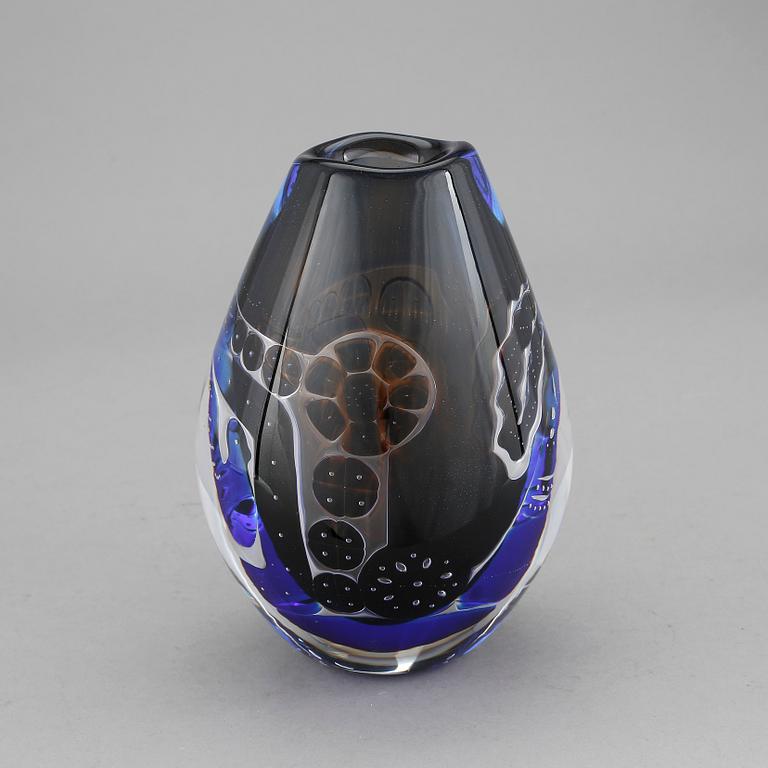 VAS, glas, "Flickan och duvan", Ariel. Edvin Öhrström, Orrefors, 1987.