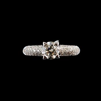 A RING, brilliant cut diamonds c. 2.10 ct. Center stone 1.26 ct. I/vs2. 18K white gold. Size 17,5. Weight 6,3 g.