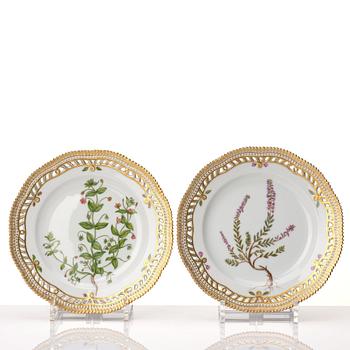 A set of eight Royal Copenhagen "Flora Danica" dessert dishes, Denmark, 20th Century.