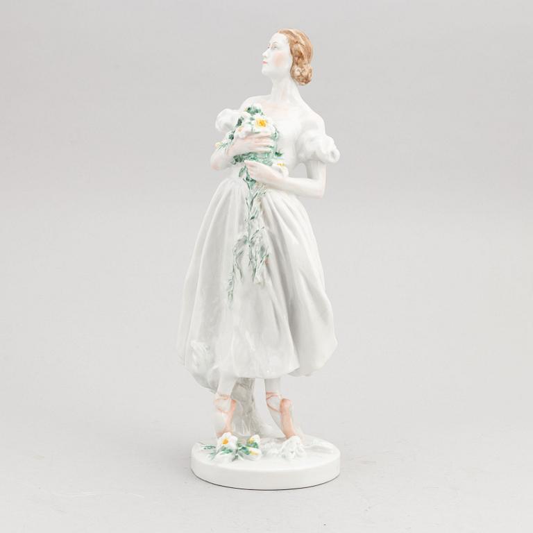 A porcelain ballerina figurine, Lomonosov, 1963.