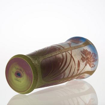 An Axel Enoch Boman Art Nouveau cameo glass vase, Reimyre 1909.