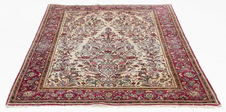 Carpet, a silk keshan, 193 x 132 cm.