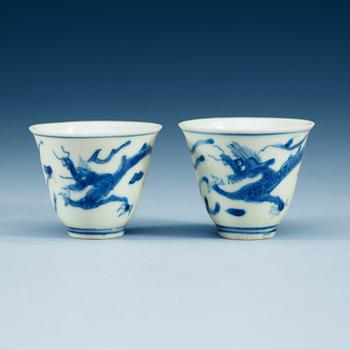 1793. Two blue and white wine cups, Ming dynasty, Transition/Chongzhen (1628-44).
