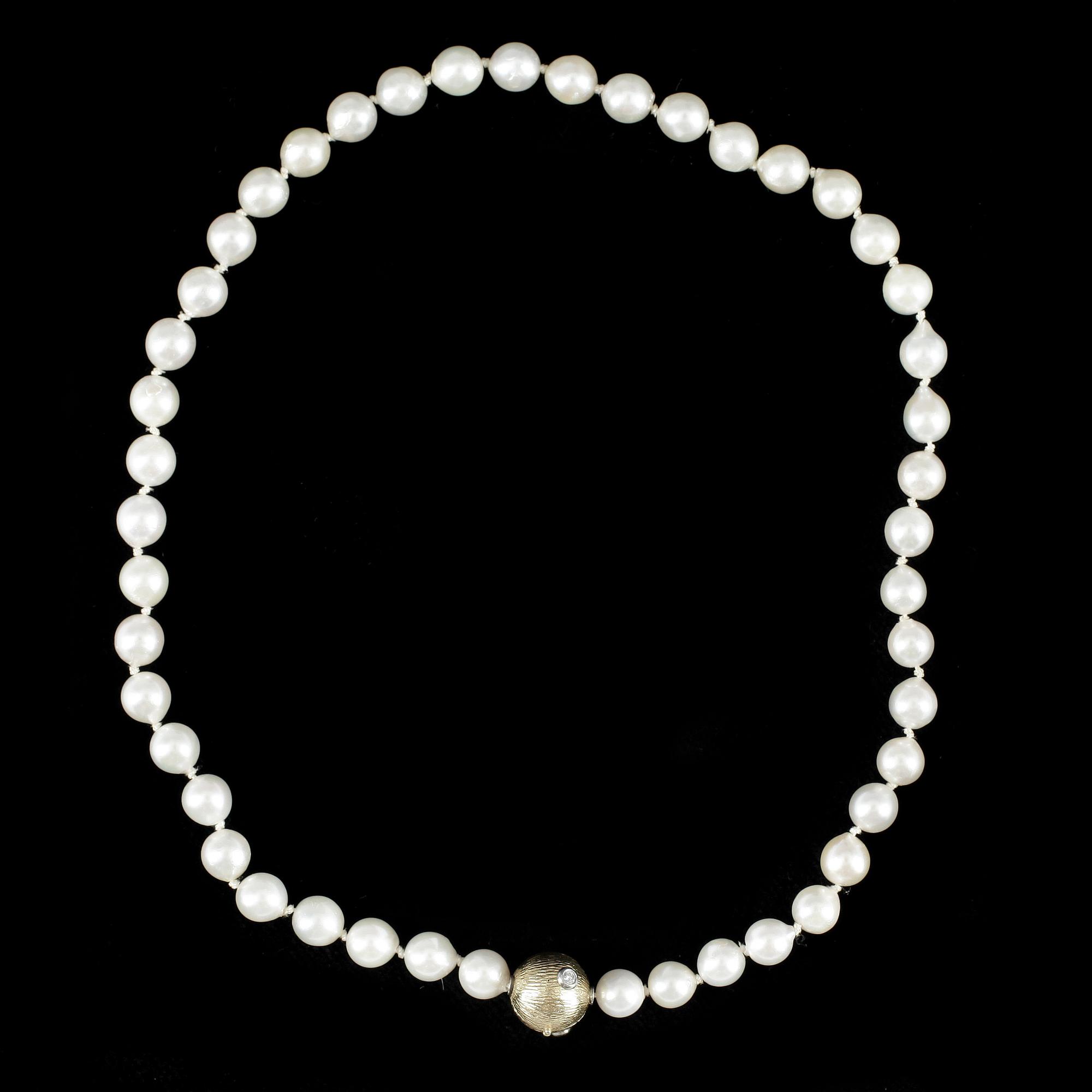 COLLIER, lås av 18k guld med briljantslipade diamanter, odlade pärlor, Ole Lynggaard, Danmark.