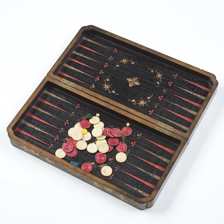 SCHATULL för spel, lack. Kanton, Qingdynastin, 1800-tal.