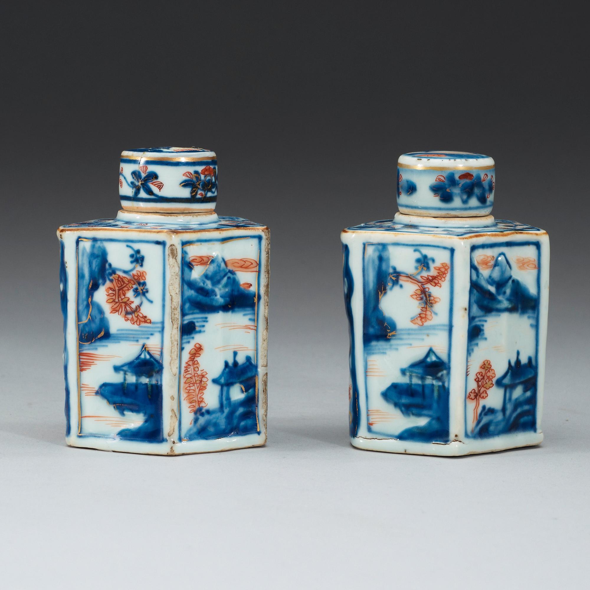 A pair of Imari tea caddies, Qing dynasty, Kangxi (1662-1722).