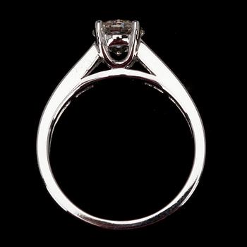 RING, vitguld 18K, sidostenar 0,51 ct, mittsten 1,01 ct. Intyg EGL.