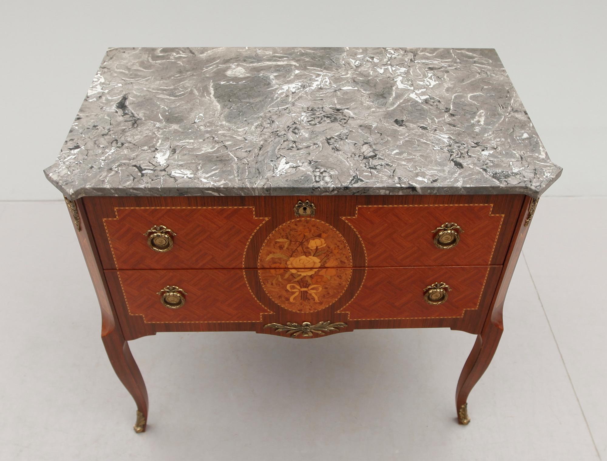 BYRÅ, gustaviansk stil, 1900-talets andra hälft.