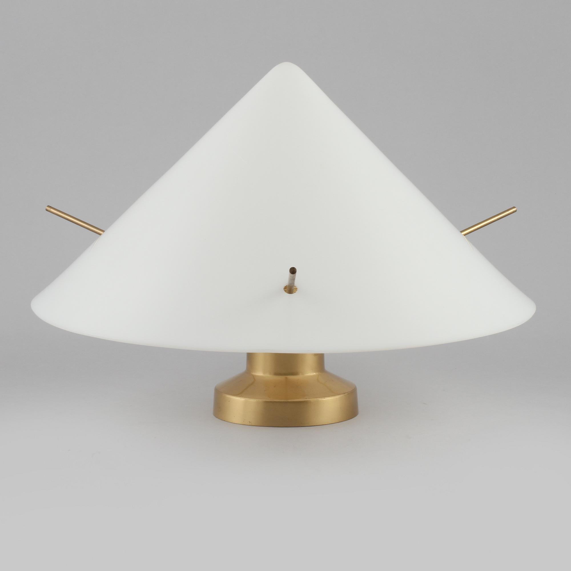 TAKLAMPA, 1900-talets andra hälft, höjd ca 28 cm.