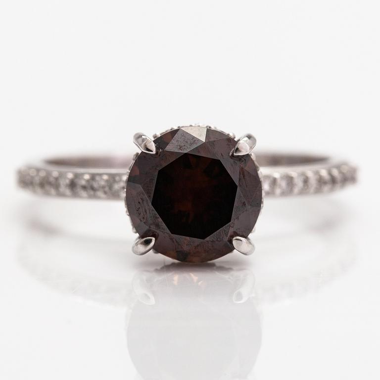 A 14K white gold ring with diamonds ca. 2.30 ct in total. GWlab certificate.