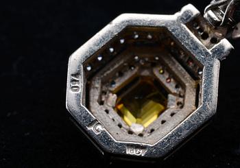 HÄNGE, briljantslipade diamanter ca 1.10 ct H/si. Gul safir ca 1.90 ct. Vikt 12,4 g.