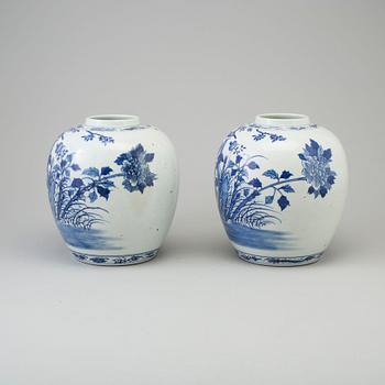 A large pair of blue and white porcelain jars, Qing dynasty, 19th century.