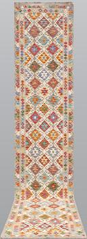 Gallerimatta, Kelim, ca 402 x 84 cm.