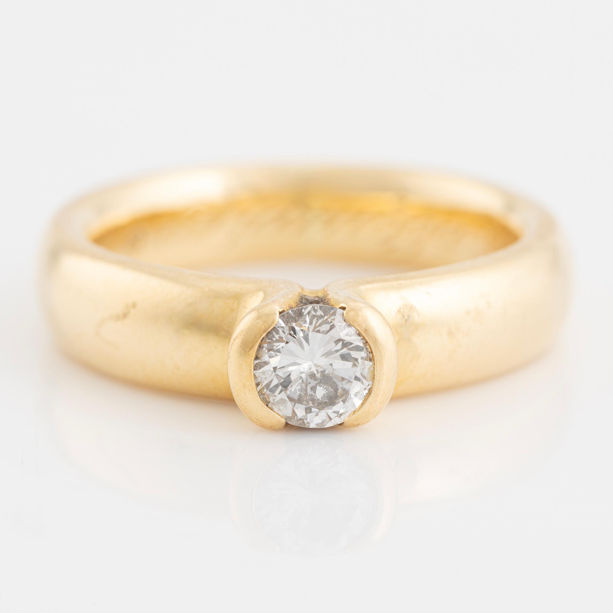 Gold ring with brilliant-cut diamond.