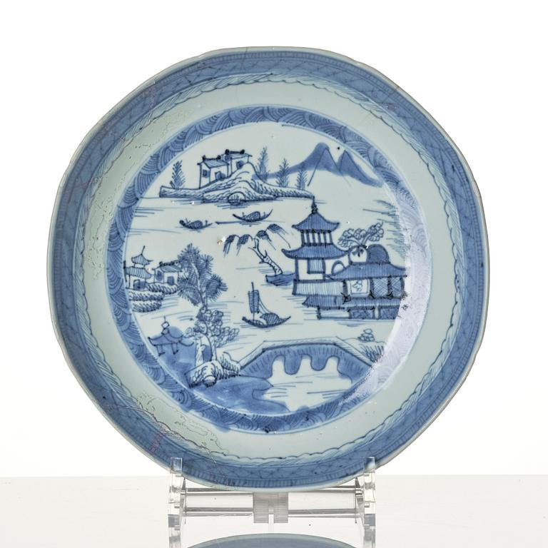 Eleven pieces of porcelain, China, Qing dynasty, Qianlong (1736-95).