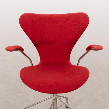 ARNE JACOBSEN, "Sjuan", kontorsstol, Fritz Hansen, Danmark, 1900-talets mitt.