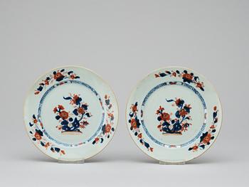 A set of eleven imari plates, Qing dynasty, early 19th century .