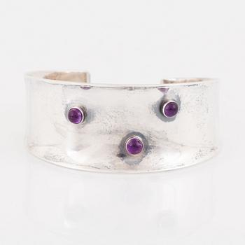 A silver and amethyst bracelet.