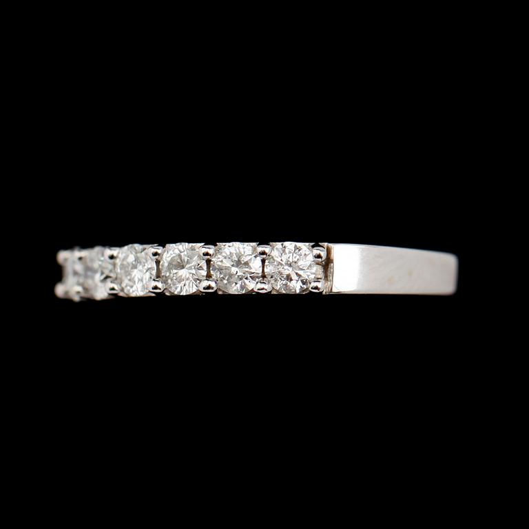 RING, 14 k vitguld, briljantslipade diamanter tot ca 1.00 ct.