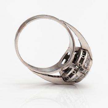 A art deco style platinum ring with diamonds ca. 2.04 ct in total.