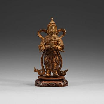 1323. LOKAPALA, förgylld och patinerad brons. Qing dynastin, 1800-tal.