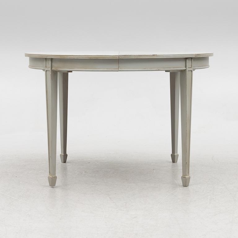 A dining table, first half of the 20th century.