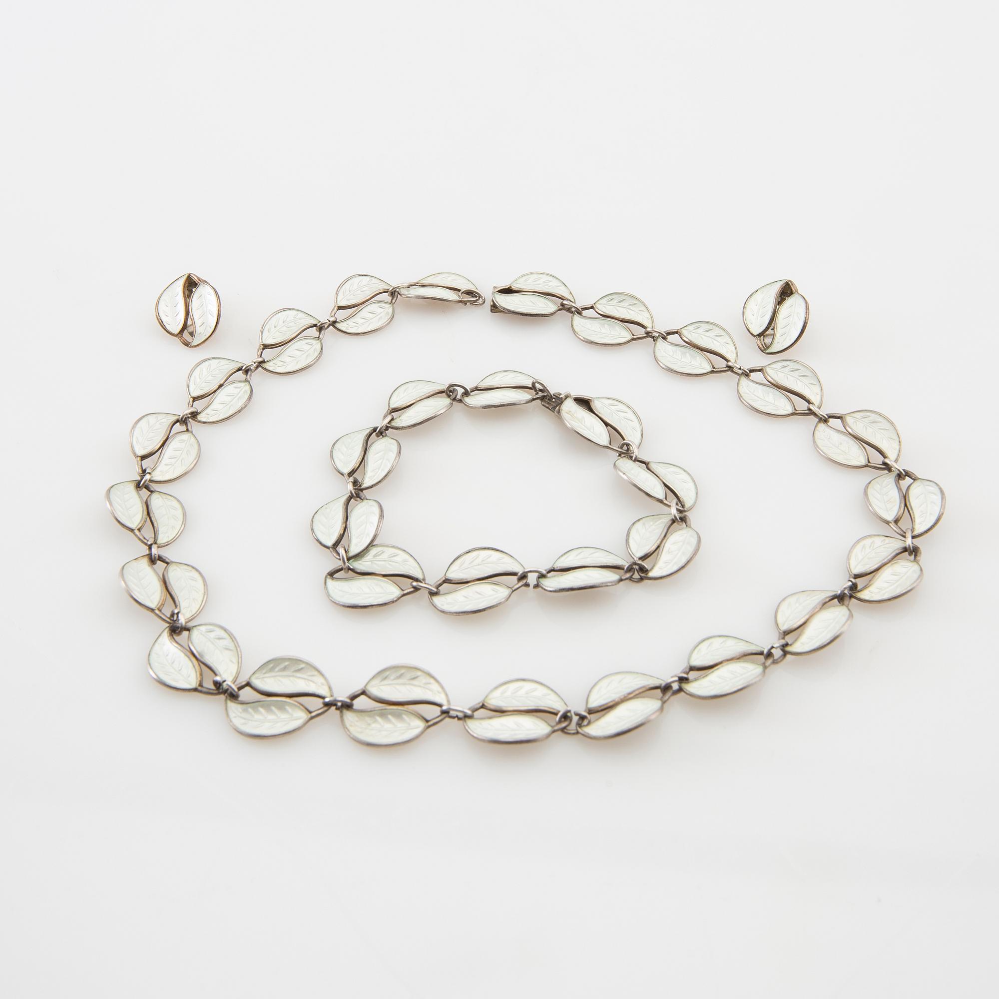 Willy Winnaess, Necklace, bracelet and clips of silver and enamel, for David Andersen Norway, mid/second half of the 20th century.