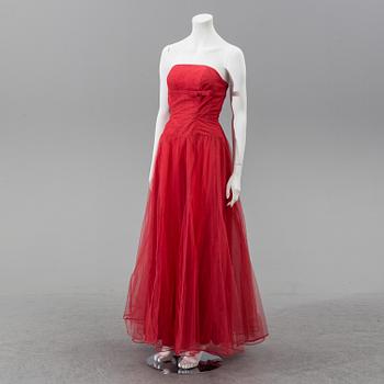 A tuille evening gown, circa 1955.