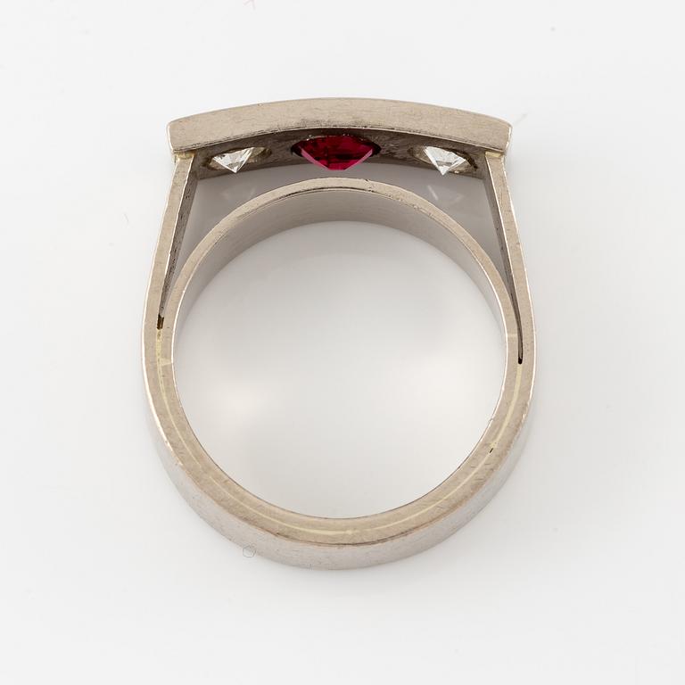 Bengt Liljedahl ring 18K white gold two round brilliant-cut diamonds.