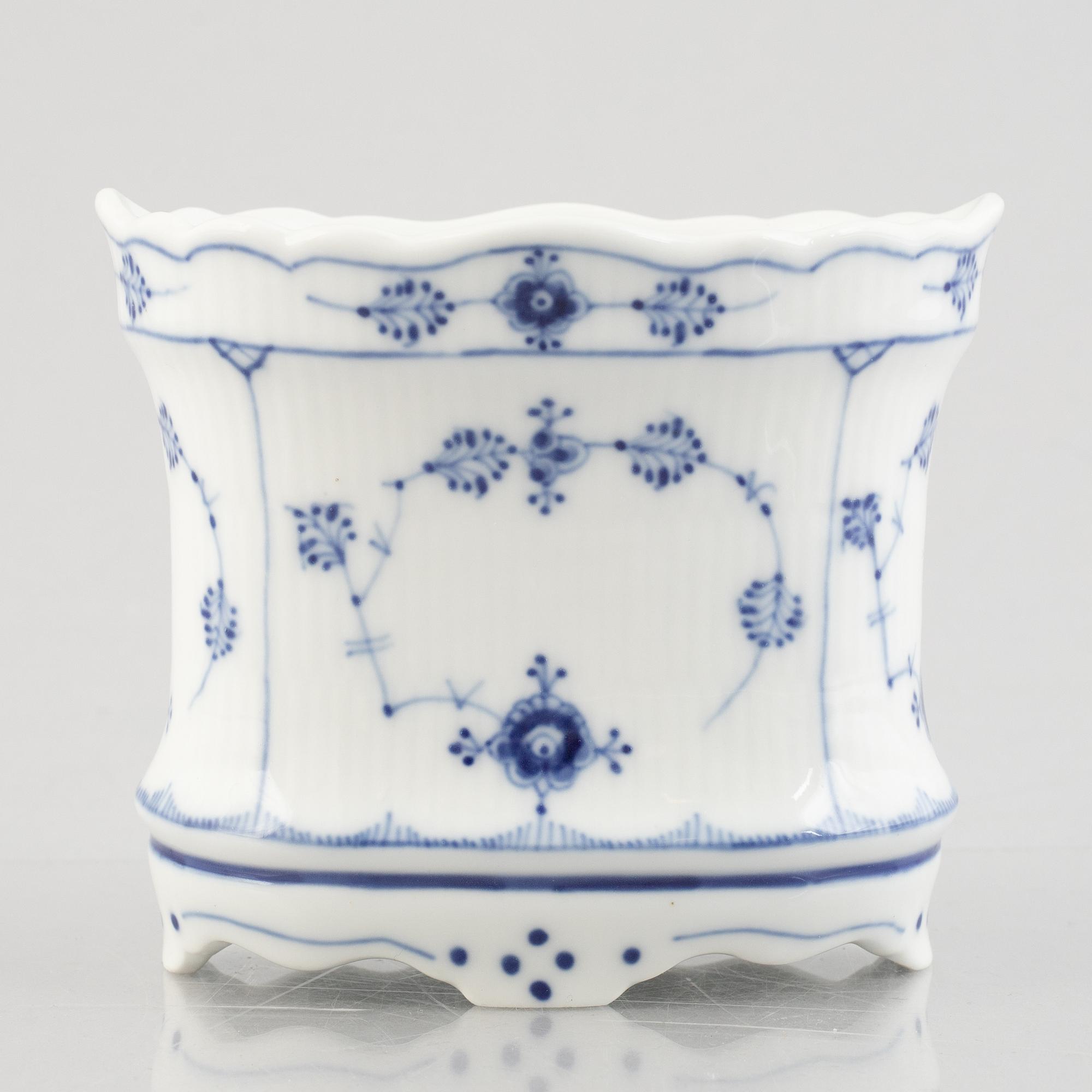 A 'Blue Fluted' / 'Musselmalet rifflet' porcelain vase, Royal Copenhagen, model 264, 1898-1923.