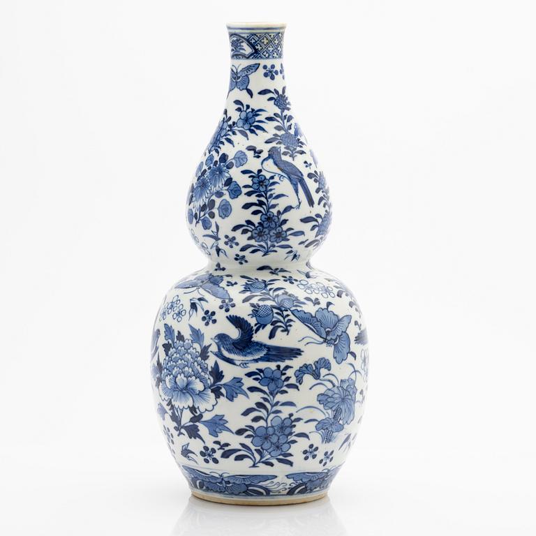 Vase, porcelain, China, 19th century.