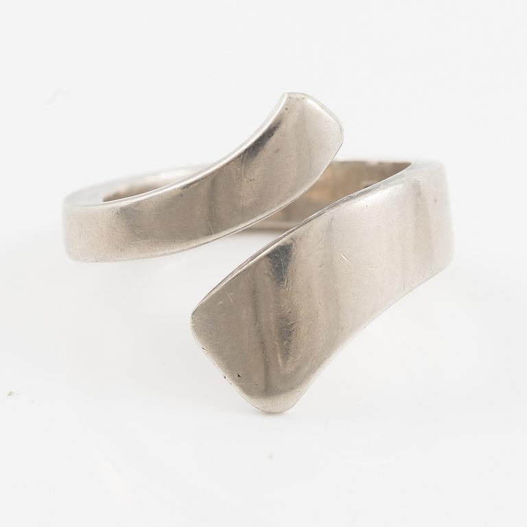 Sven-Erik Högberg samt Annette och Marie Högberg, ring, armband och collier.