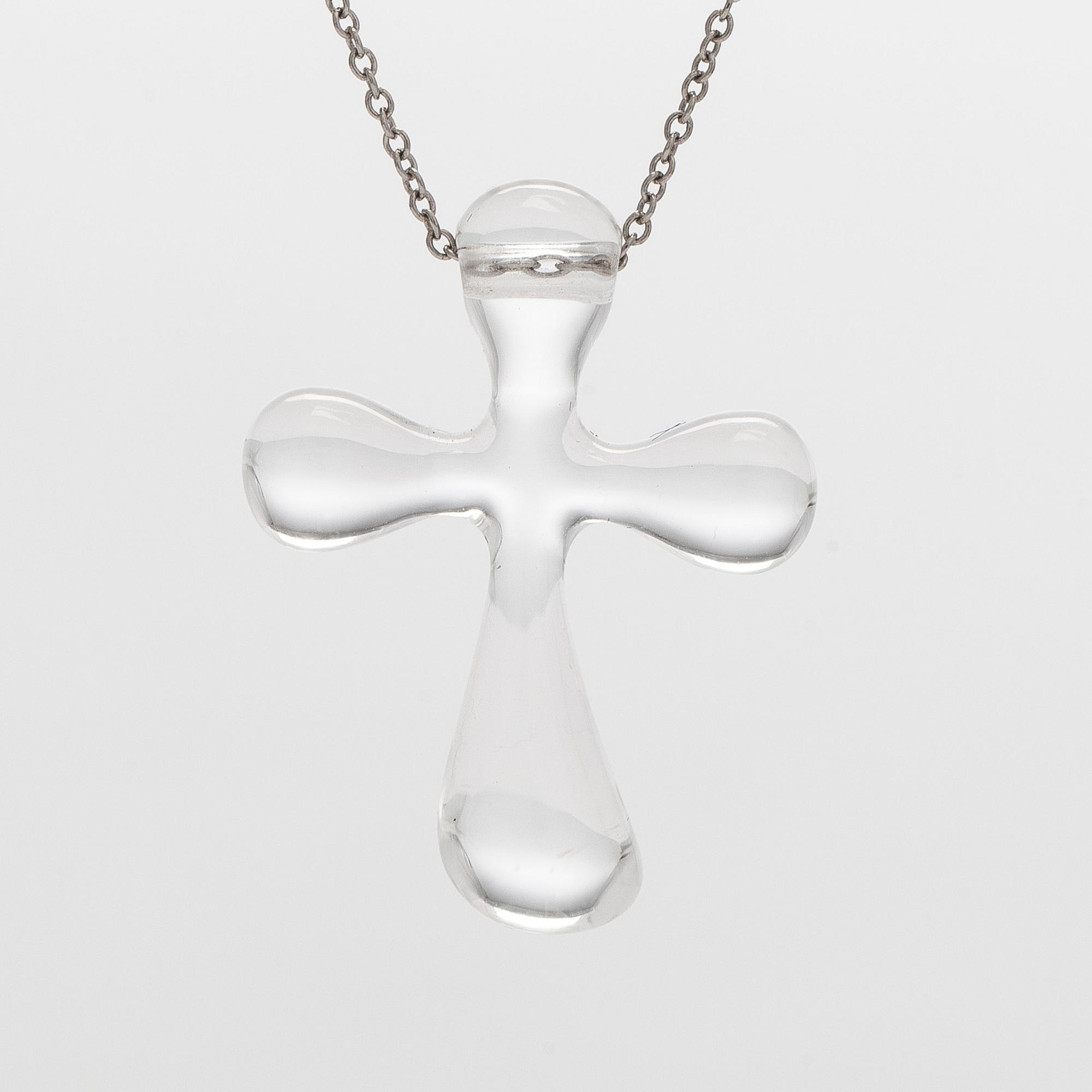 Tiffany & Co, Elsa Peretti, kaulakoru, risti, platinaa ja vuorikristallia.