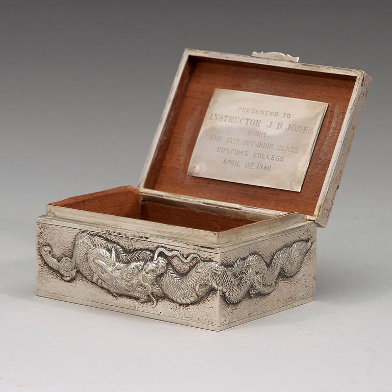 CIGARRASK, SALTKAR samt TÄNDSTICKSHÅLLARE, exportsilver. Bla Chen Hua, 1900-talets början.