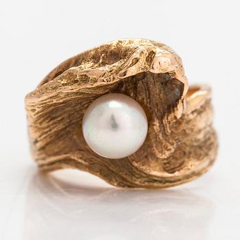 Helky Juvonen, a 14K gold ring with a cultured pearl. Westerback, Helsinki 1972.