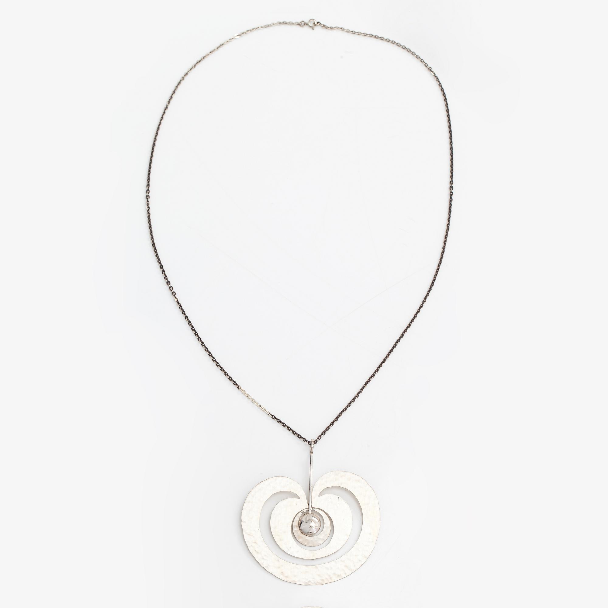 Tapio Wirkkala, halsband "Äpple", sterlingsilver, Kultakeskus, Tavastehus 1975.