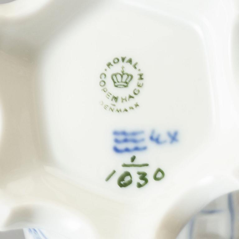 ROYAL COPENHAGEN, kaffeservis, 27 delar, "Musselmalet" helblond.