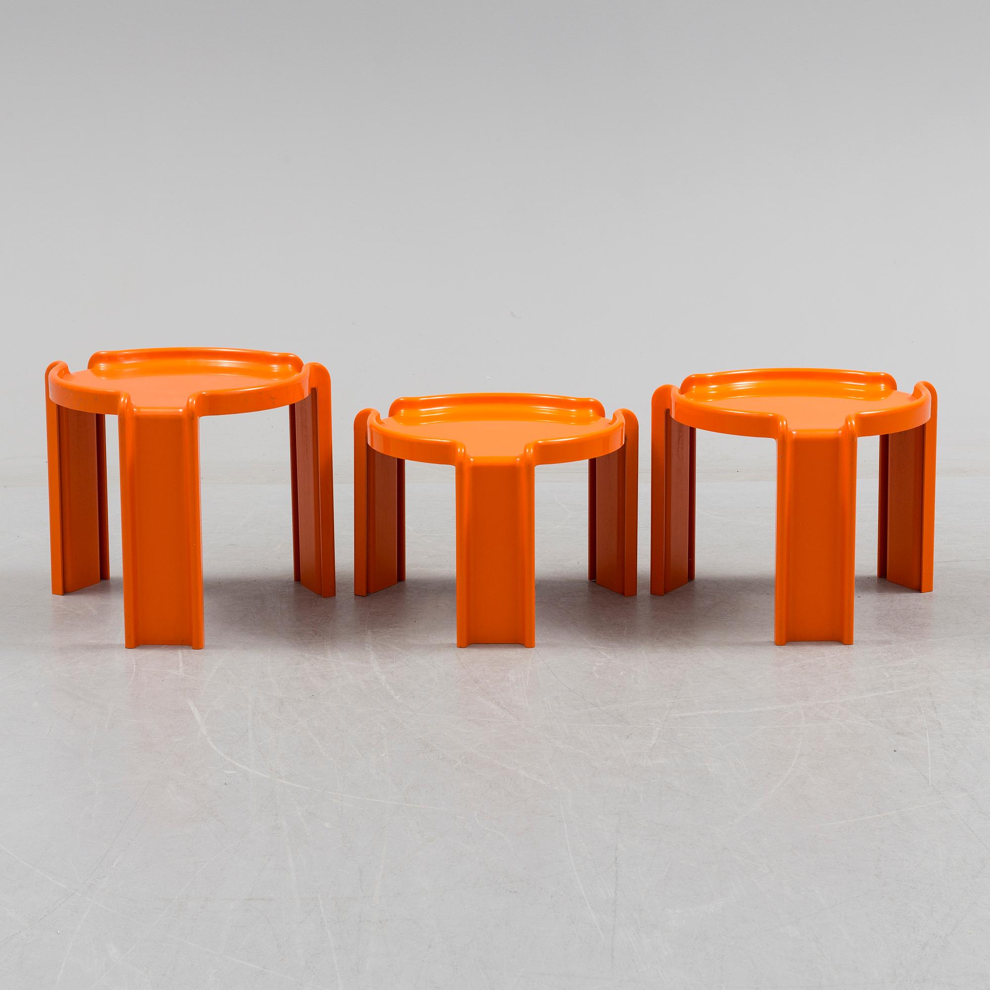 A set of three plastic nesting table probably Giotto Stoppino for Kartell. 1960s/1970s.