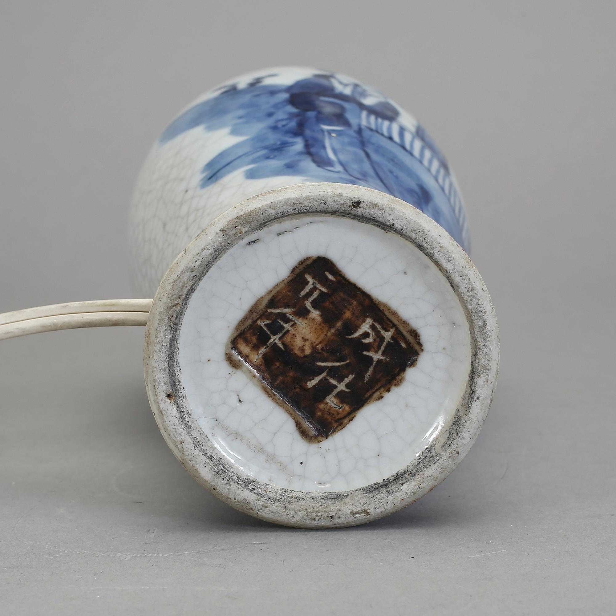 BORDSLAMPA, stengods. Kina, 1800-tal.